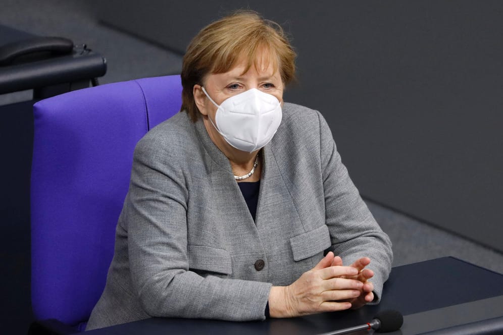 Angela Merkel: Die Bundeskanzlerin hat sich bereits am Montag von Experten beraten lassen. Heute folgt die Debatte mit den Ministerpräsidenten der Länder.