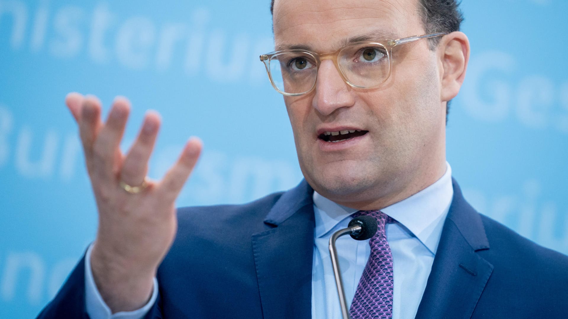 Jens Spahn: Der Gesundheitsminister verteidigt die Strategie bei der Impfstoffbestellung. Doch es gibt einige interessante Erkenntnisse aus den Antworten an die SPD.