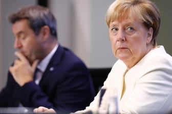 Kanzlerin Angela Merkel und Bayerns Ministerpräsident Markus Söder: "Es ist sinnvoll, die bisherige Linie fortzusetzen."