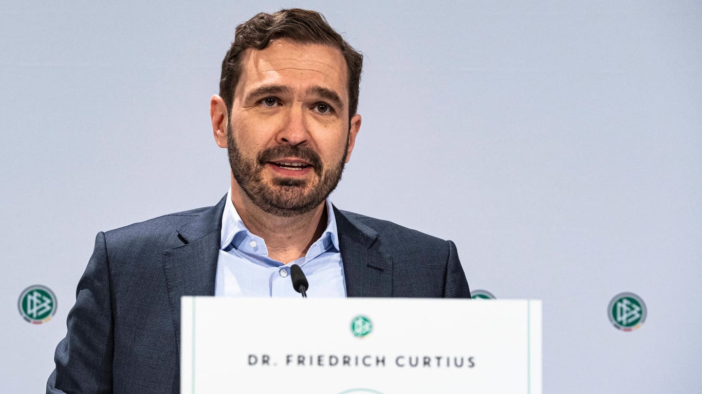 Dr. Friedrich Curtius: Der DFB muss sich wegen des Wikipedia-Eintrages des Generalsekretärs nun äußern.