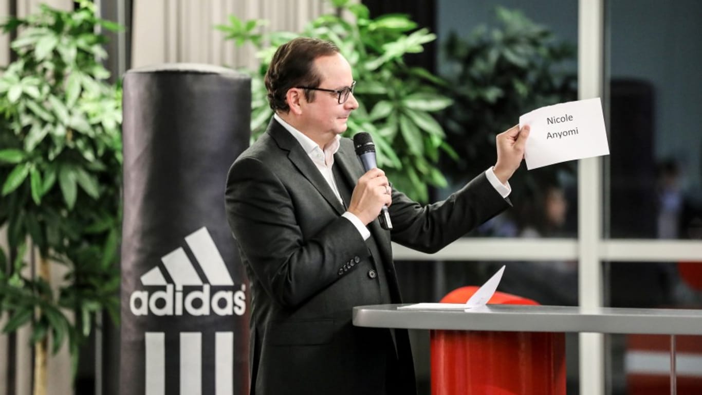 Oberbürgermeister Thomas Kufen bei der Preisverleihung: Er ehrte die Essener Sportler des Jahres.