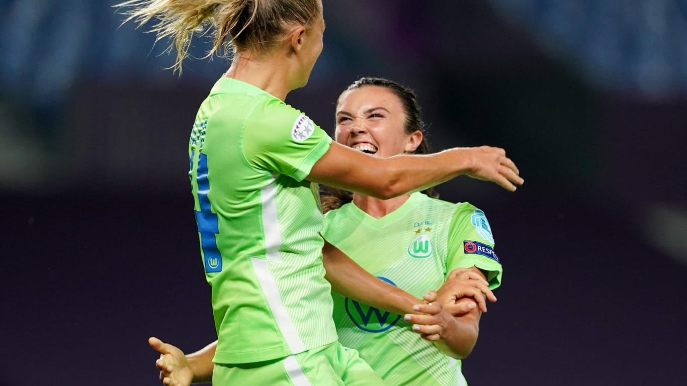 Fridolina Rolfö und Ingrid Engen fallen sich in die Arme: Die beiden VfL-Stars verlassen den Frauenfußball-Meister im Sommer.