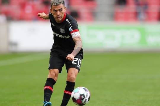 Leverkusen beginnt gegen den BVB überraschend mit Kapitän Charles Aranguiz.