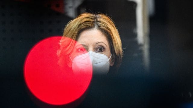 Malu Dreyer sitzt im Landtag