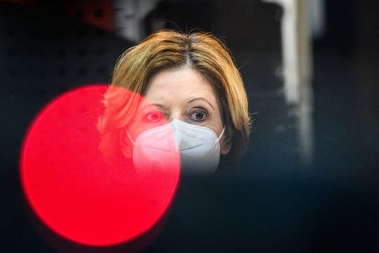 Malu Dreyer sitzt im Landtag