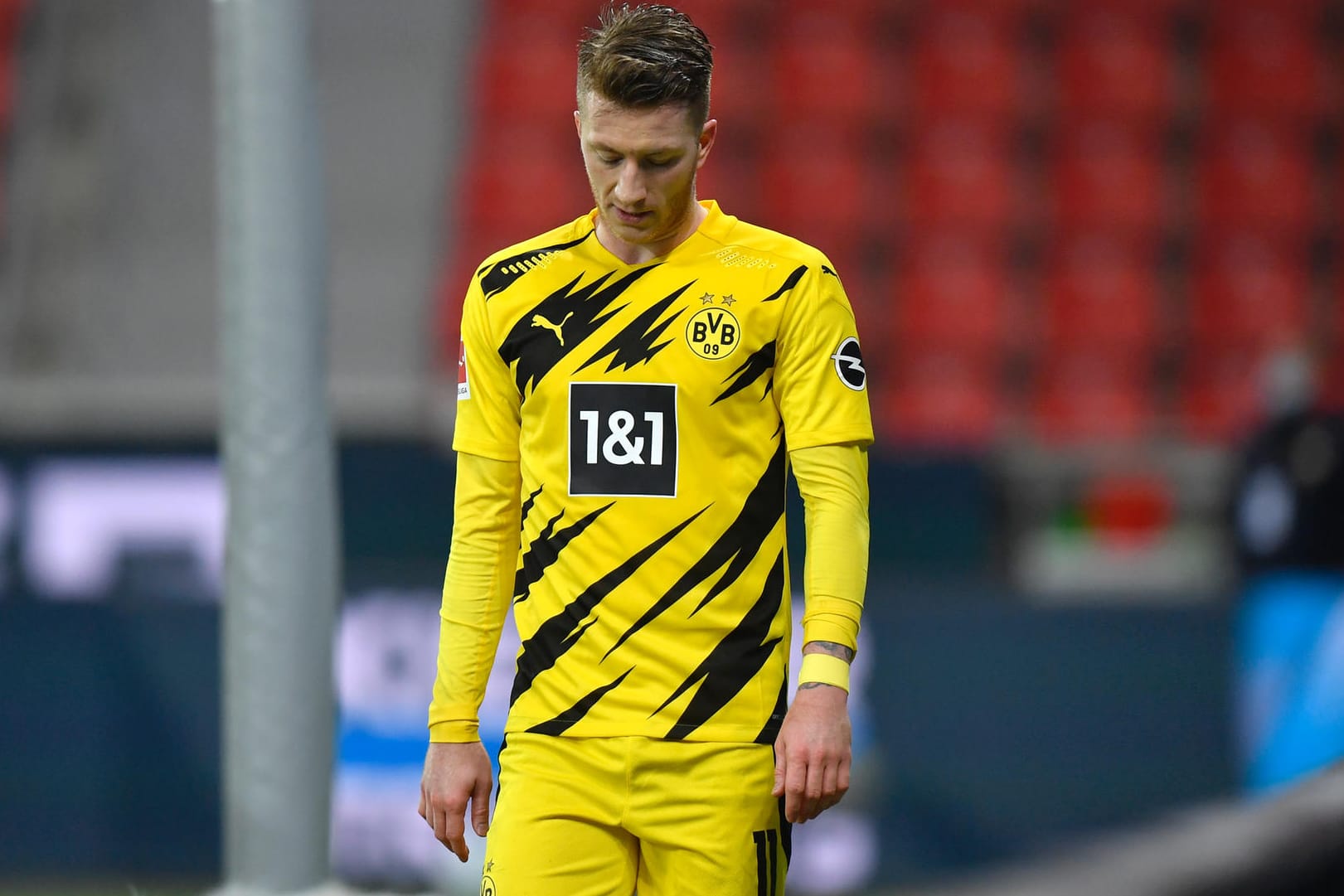 Geknickt: Dortmunds Marco Reus nach der Partie in Leverkusen.