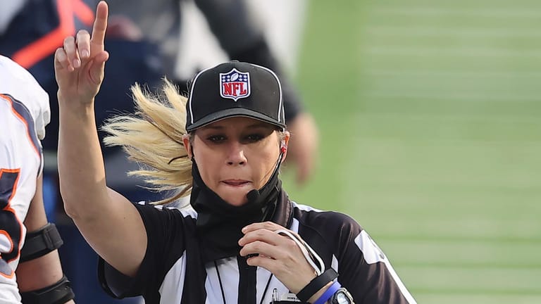 Premiere: Sarah Thomas kommt im Super Bowl zum Einsatz.