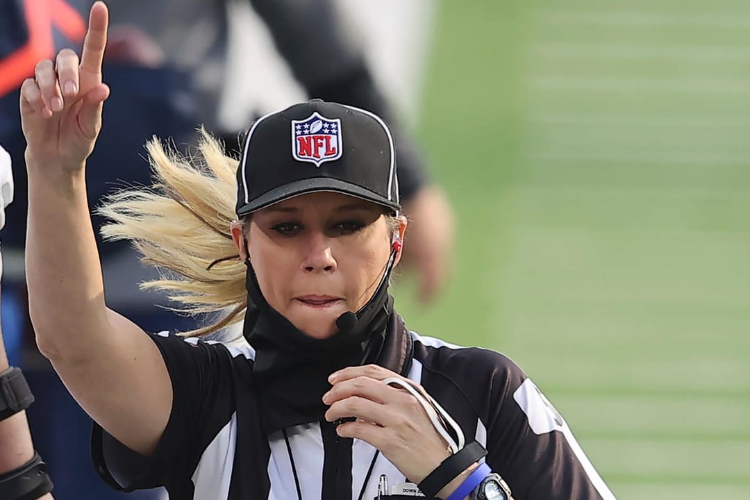Premiere: Sarah Thomas kommt im Super Bowl zum Einsatz.