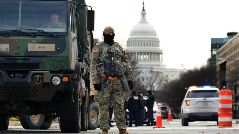 Zigtausende Soldaten haben das Regierungsviertel in Washington abgeriegelt.