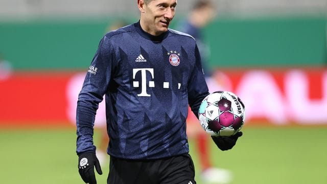 Steht mit (257) Treffern in einer Saison der Bundesliga noch an dritter Stelle: Robert Lewandowski. Steht mit (257) Treffern in einer Saison der Bundesliga noch an dritter Stelle: Robert Lewandowski.