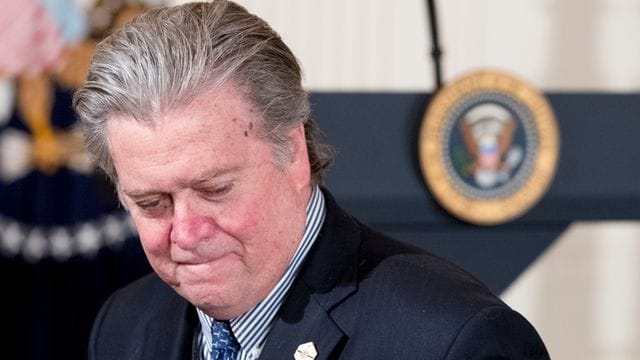 Stephen Bannon, damaligs noch Chefstratege von US-Präsident Trump, im August 2017 im Weißen Haus.