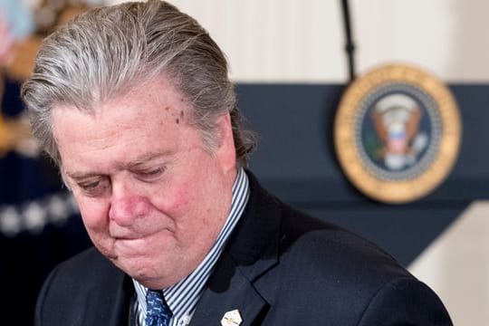 Stephen Bannon, damaligs noch Chefstratege von US-Präsident Trump, im August 2017 im Weißen Haus.