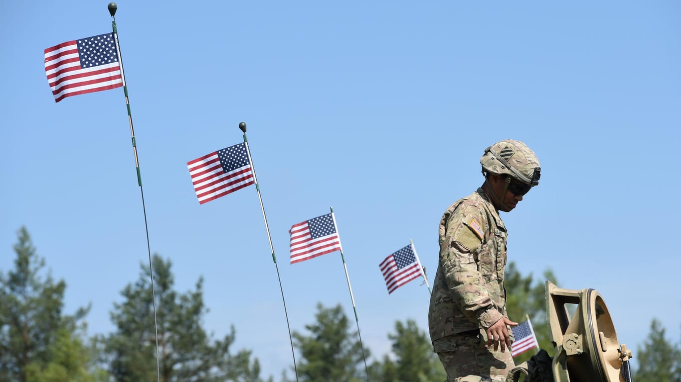 Ein US.Soldat in Grafenwöhr: Trump wollte rund ein Drittel der US-Soldaten aus Deutschland abziehen.