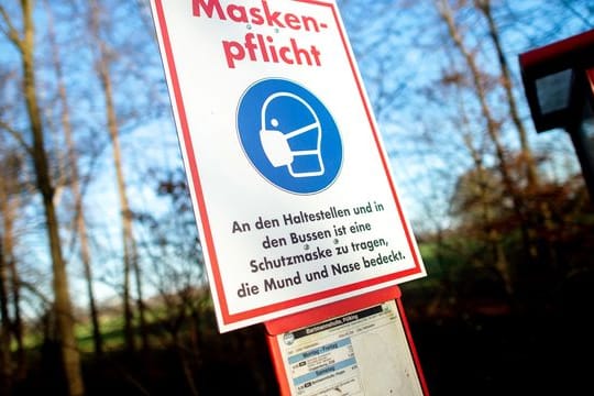 Wer den ÖPNV nutzt, braucht künftig eine OP- oder FFP2-Maske.