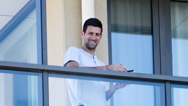 Darf seine Corona-Quarantäne in Adelaide statt in Melbourne verbringen: Novak Djokovic. Darf seine Corona-Quarantäne in Adelaide statt in Melbourne verbringen: Novak Djokovic.