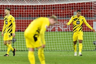 Nach der Niederlage in Leverkusen wächst die Kritik an den Profis von Borussia Dortmund.