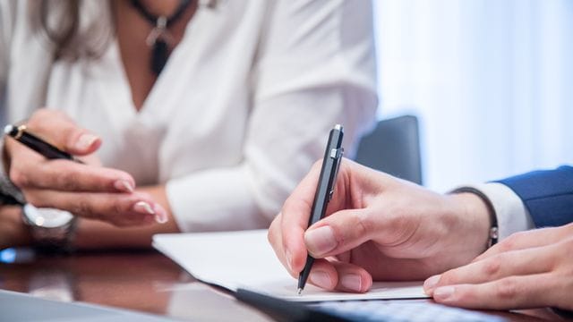 Erfolgreicher im Job sein, ein paar Kilos verlieren und den Traumpartner finden. Erfolgreicher im Job sein, ein paar Kilos verlieren und den Traumpartner finden.