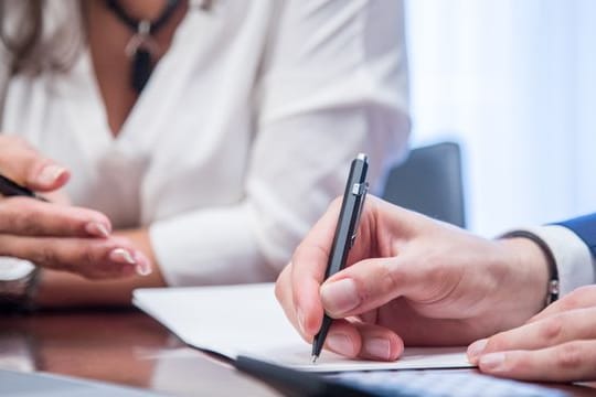 Erfolgreicher im Job sein, ein paar Kilos verlieren und den Traumpartner finden. Erfolgreicher im Job sein, ein paar Kilos verlieren und den Traumpartner finden.