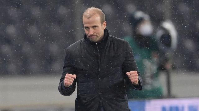 Durfte sich endlich wieder über drei Punkte freuen: Hoffenheim-Coach Sebastian Hoeneß.