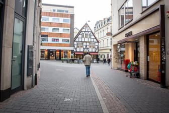Fußgängerzone in der Bonner Innenstadt: Der Lockdown ist in Deutschland bis zum 14. Februar verlängert worden.