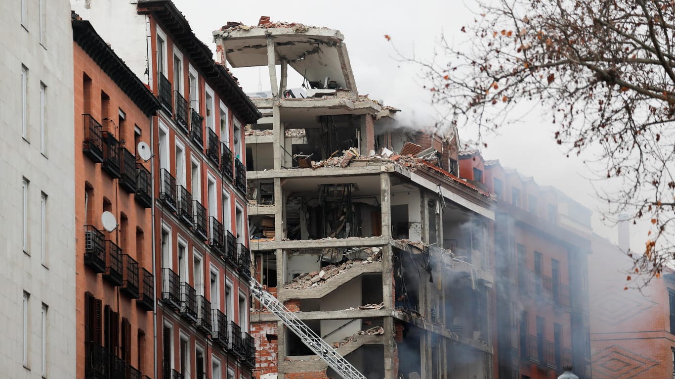 Zerstörtes Haus: Über dem Stadtzentrum von Madrid war der Rauch der Explosion zu sehen.