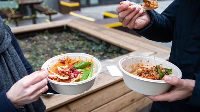 Die Bundesumweltministerin hat ein neues Verpackungsgesetz vorgestellt: Die Novelle sieht etwa die Pflicht eines Angebots von Mehrwegverpackungen im Take-Away-Bereich vor.