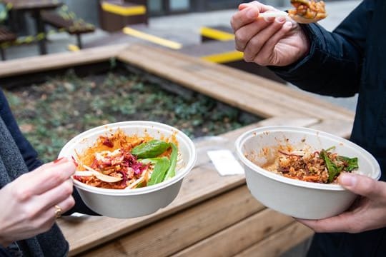 Die Bundesumweltministerin hat ein neues Verpackungsgesetz vorgestellt: Die Novelle sieht etwa die Pflicht eines Angebots von Mehrwegverpackungen im Take-Away-Bereich vor.