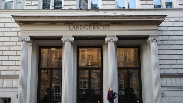 Landgericht Bonn (Symbolbild): Die Mutter soll ihren Mann im Urlaub beim Missbrauch einer Tochter entdeckt haben. Landgericht Bonn (Symbolbild): Die Mutter soll ihren Mann im Urlaub beim Missbrauch einer Tochter entdeckt haben.
