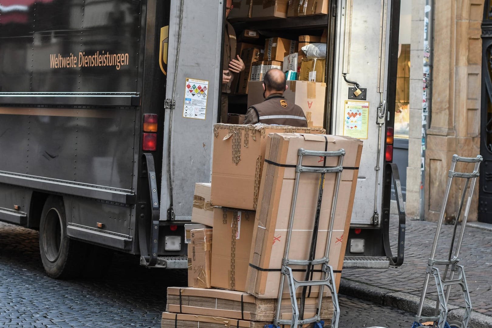 Paketdienste haben aktuell Hochkonjunktur: Trotzdem will UPS Stellen streichen Paketdienste haben aktuell Hochkonjunktur: Trotzdem will UPS Stellen streichen