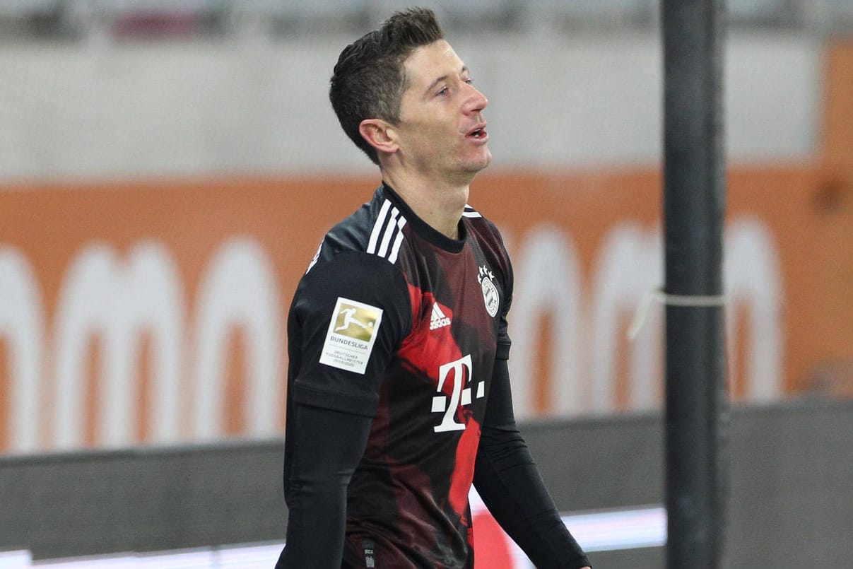 Robert Lewandowski atmet auf: Das Spiel in Augsburg war kein gutes vom FC Bayern.