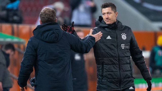 Wurde vorsichtshalber ausgewechselt: Robert Lewandowski nach dem Spiel. Wurde vorsichtshalber ausgewechselt: Robert Lewandowski nach dem Spiel.