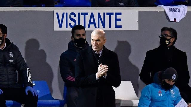 Übernimmt für das Pokal-Aus gegen Drittligist Alcoyano die Verantwortung: Real-Coach Zinedine Zidane. Übernimmt für das Pokal-Aus gegen Drittligist Alcoyano die Verantwortung: Real-Coach Zinedine Zidane.