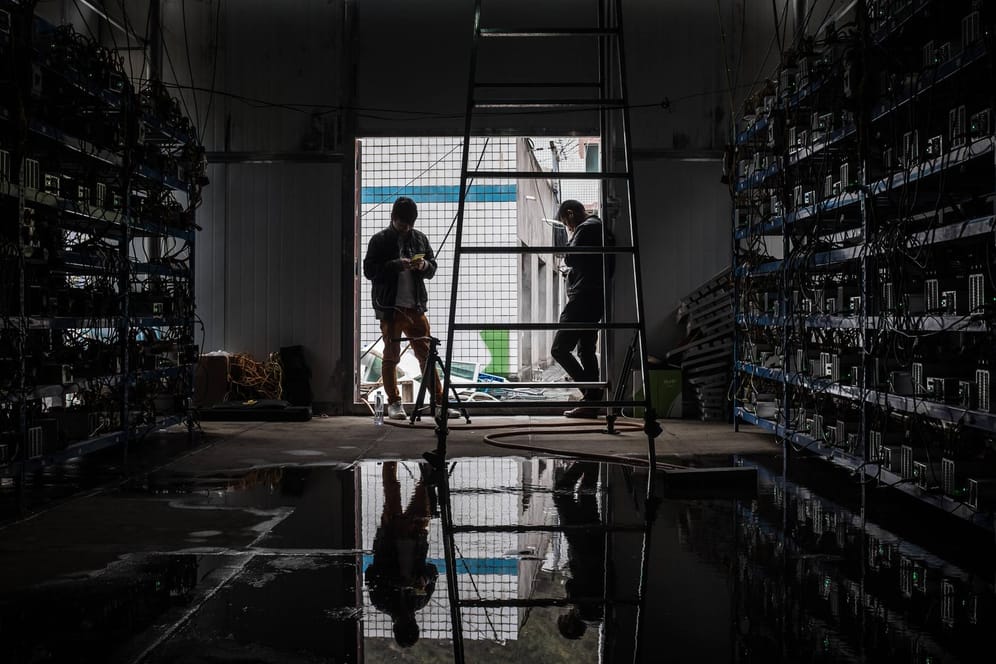 Eine Serverfarm in China: Bitcoin-Miner arbeiten hier rund um die Uhr, um die die digitale Währung abzubauen.
