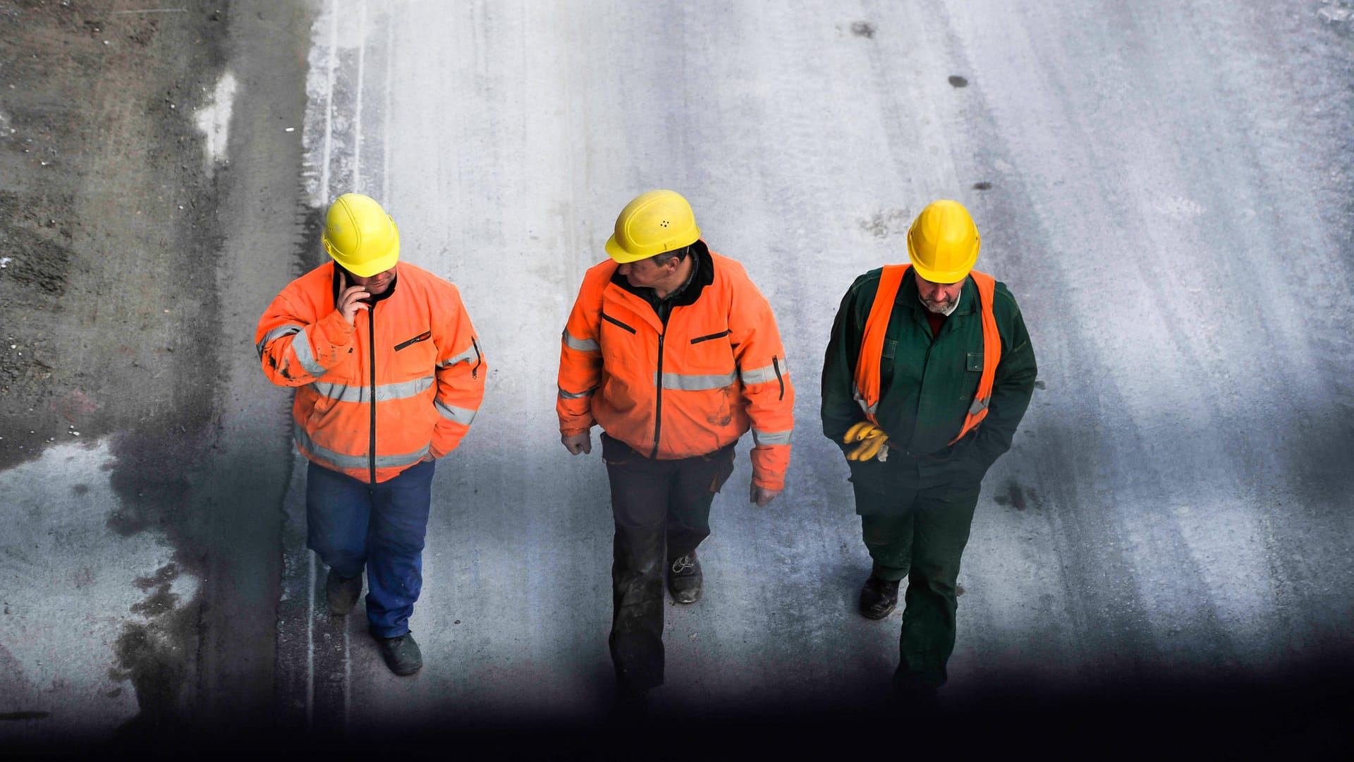 Bauarbeiter auf einer Baustelle (Symbolbild): Die Kölner Handwerkskammer fordert, Handwerker beim Impfen zu bevorzugen. Bauarbeiter auf einer Baustelle (Symbolbild): Die Kölner Handwerkskammer fordert, Handwerker beim Impfen zu bevorzugen.