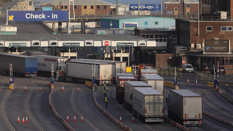 Lastwagen an der Grenze in Dover: Irland trifft der Brexit hart.