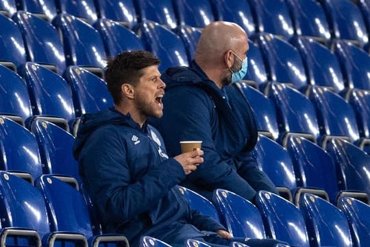Konnte sein Team vorerst nur von der Tribüne unterstützen: Schalke-Rückkehrer Klaas-Jan Huntelaar.