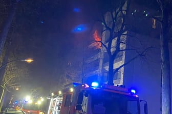 Feuer in einem Haus in der Lindenstraße: Bei dem Brand am Mittwoch ist eine Person gestorben.