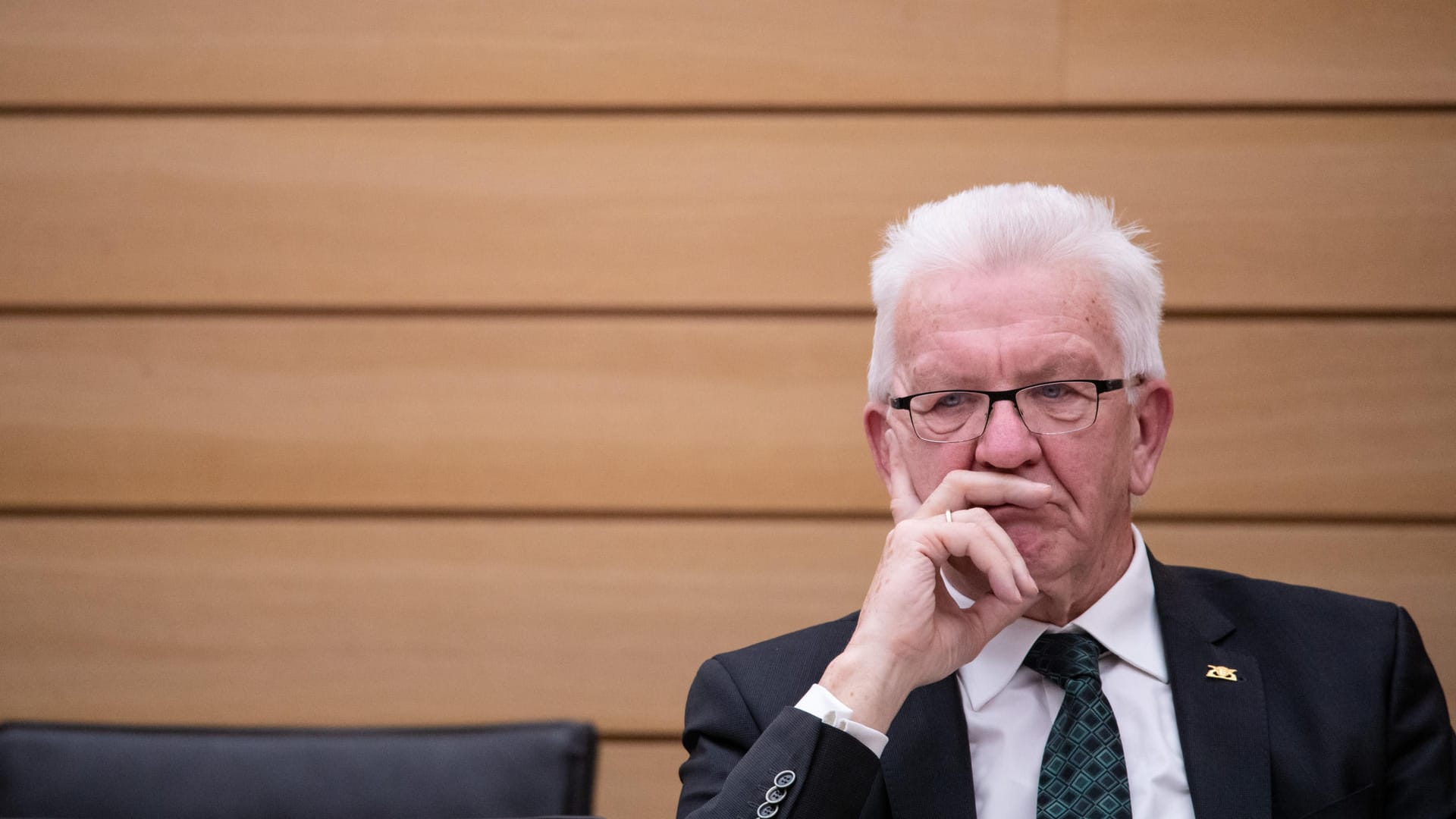 Baden-Württembergs Ministerpräsident Winfried Kretschmann: Die Beratungen mit Merkel waren kaum vorbei, da scherte der Erste schon wieder aus.