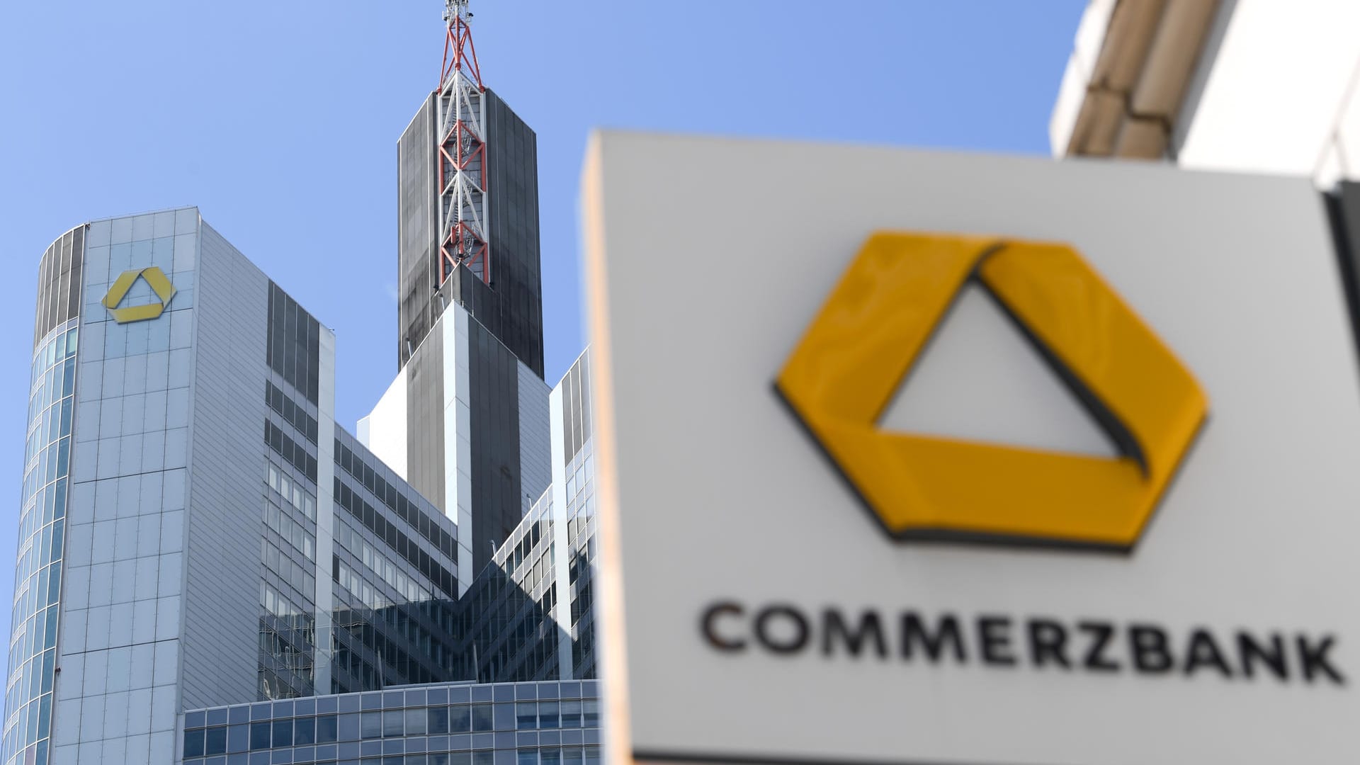 Commerzbank in Frankfurt: Auch 2021 wird es wohl harte Einschnitte beim Geldinstitut geben.