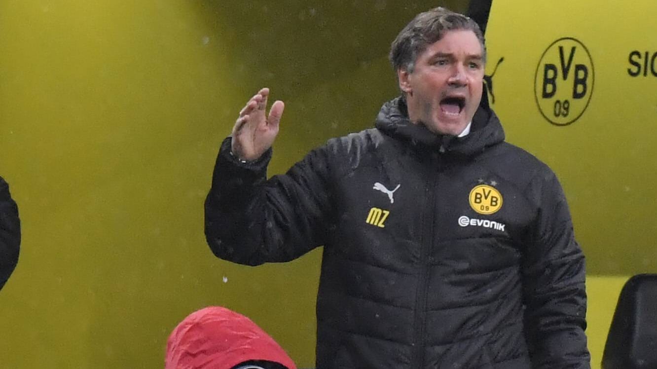 Michael Zorc: Der BVB ein "ein hoffnungsloser Fall"? Diese Frage auf der Pressekonferenz vor dem Spiel gegen Gladbach gefiel dem Sportdirektor gar nicht. Michael Zorc: Der BVB ein "ein hoffnungsloser Fall"? Diese Frage auf der Pressekonferenz vor dem Spiel gegen Gladbach gefiel dem Sportdirektor gar nicht.