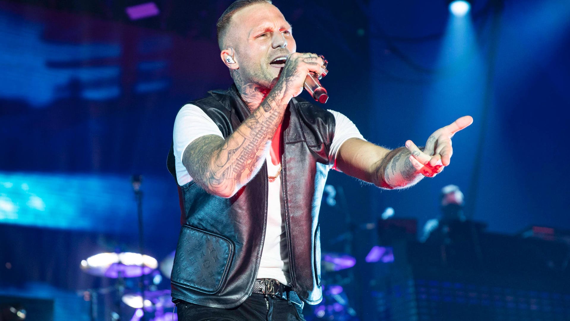Kontra K live bei einem Konzert (Archivbild): In Bremen kam es zu einem Zwischenfall. Kontra K live bei einem Konzert (Archivbild): In Bremen kam es zu einem Zwischenfall.
