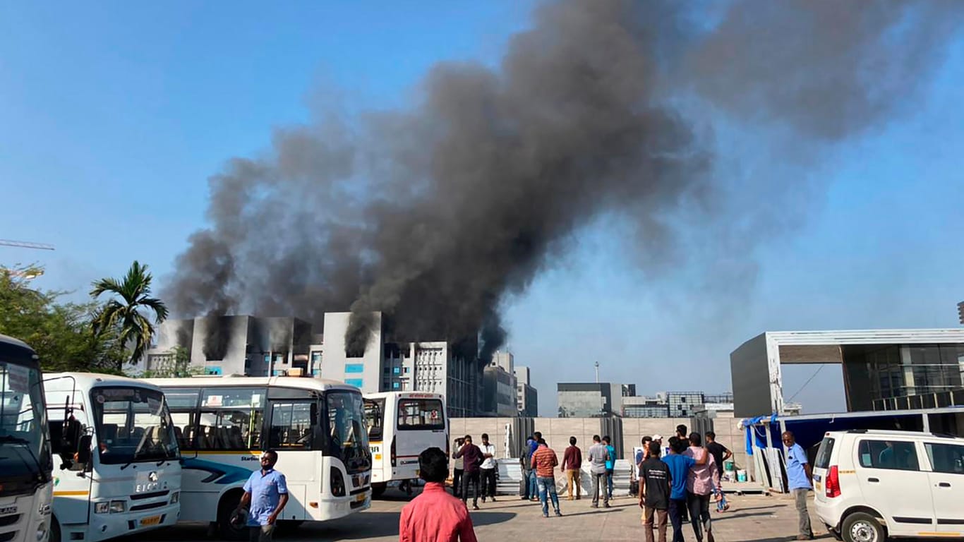 Rauchwolke über Pune: Mindestens fünf Menschen starben bei dem Brand.