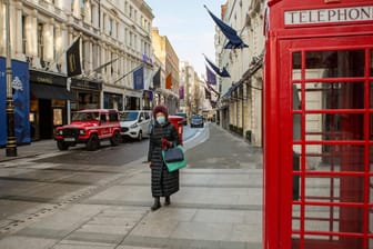 Lockdown in England: Studienergebnisse zeigen, dass die in Großbritannien entdeckte Virus-Variante schneller übertragen wird.