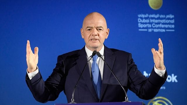FIFA-Boss Giovanni Infantino sprach sich gegen eine Super League aus. FIFA-Boss Giovanni Infantino sprach sich gegen eine Super League aus.