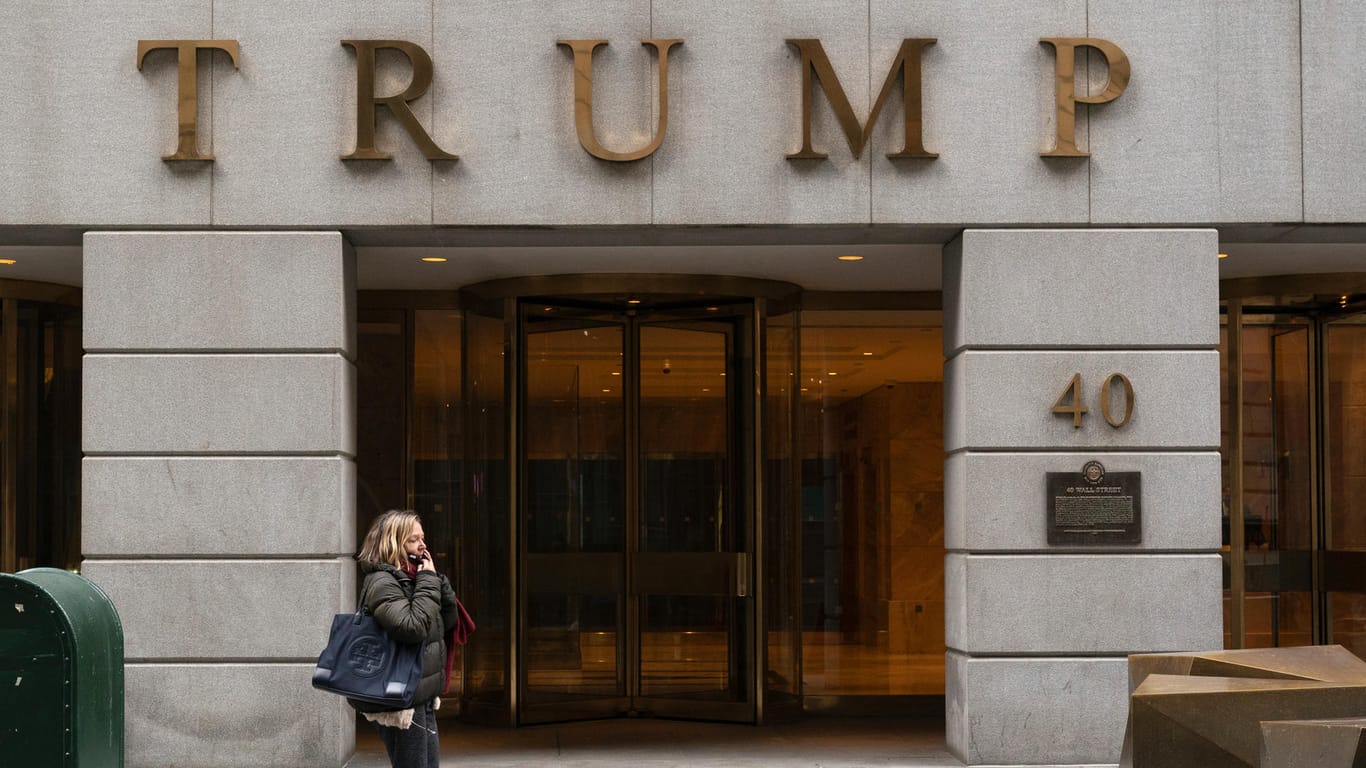 Das Trump Building in New York: Die Corona-Krise hat den Umsatz der Trump Organization heftig einbrechen lassen.