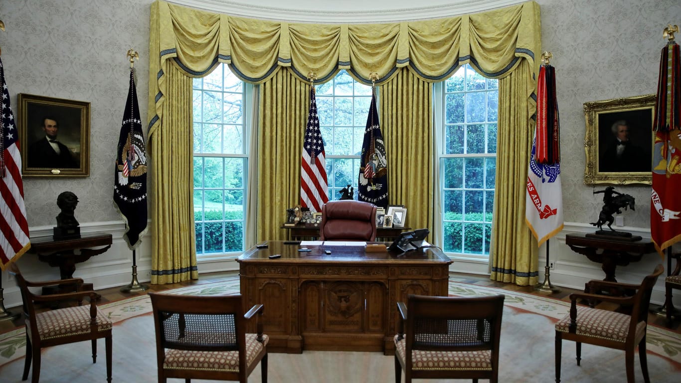 Das Oval Office im April 2020, als Trump noch US-Präsident war: In Bidens Büro hat sich einiges verändert. (Archivbild)