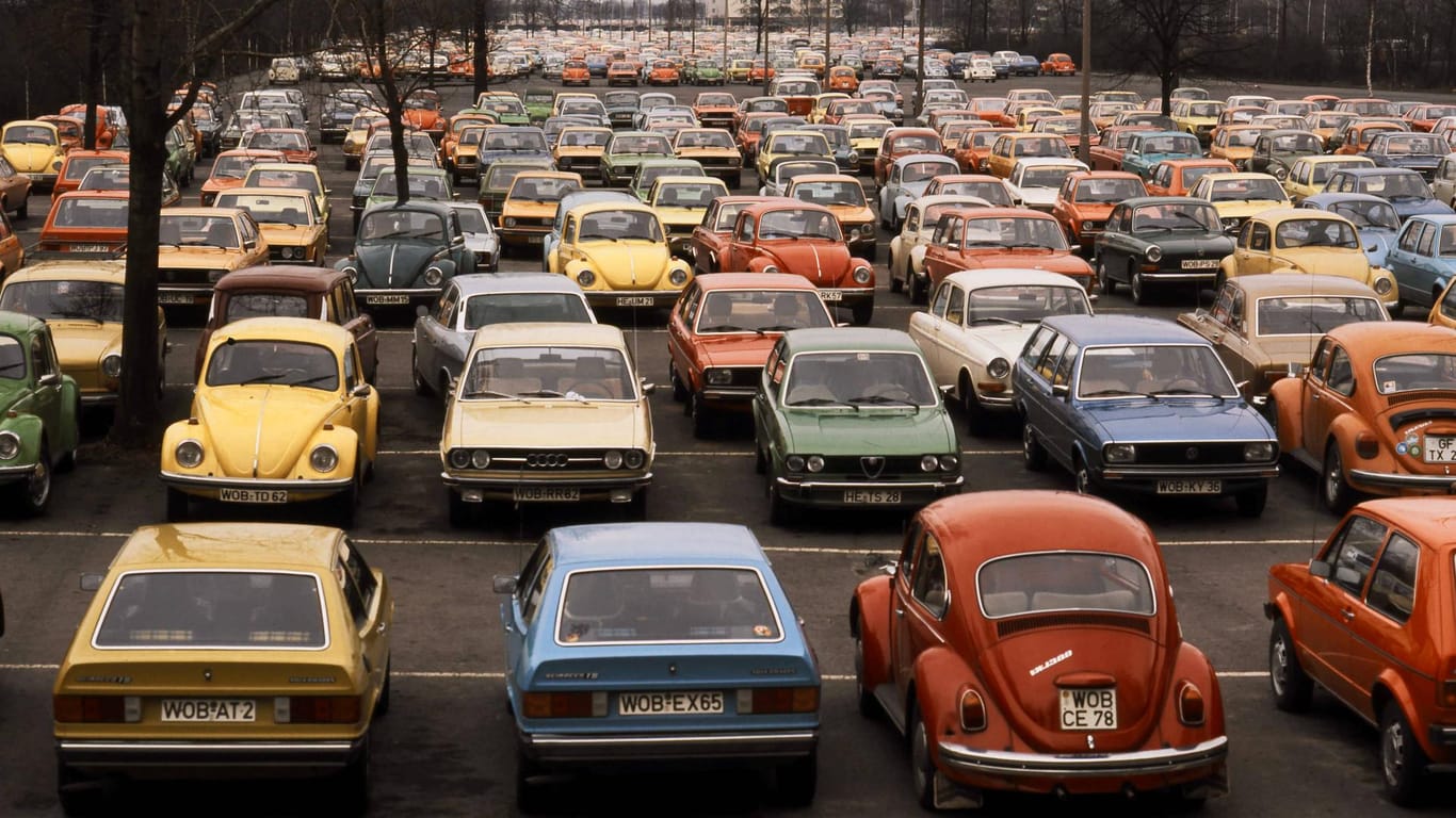 Volkswagen: In den 1970ern gehörten beim Opel Manta oder Golf 1 zwei Kugeln auf der Hutablage dazu.