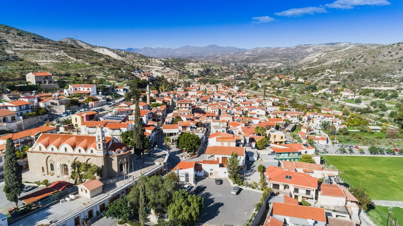 Dorf Kalavasos auf Zypern: Auf der Mittelmeerinsel hat es ein leichteres Erdbeben gegeben.