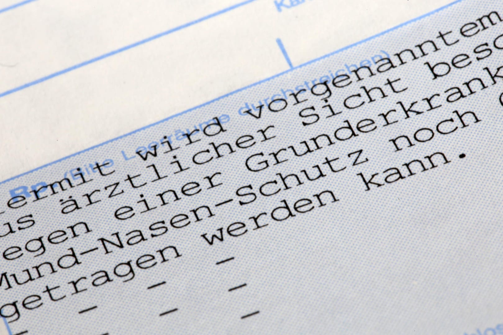Attest für die Befreiung von der Maskenpflicht: Immer wieder ermittelt die Polizei gegen Ärzte.