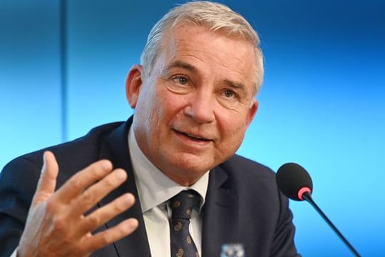 Der neue Vorsitzende der Innenministerkonferenz, Thomas Strobl, sieht auch nach dem Ende des Abschiebestopps nach Syrien hohe Hürden für Rückführungen in das Bürgerkriegsland.